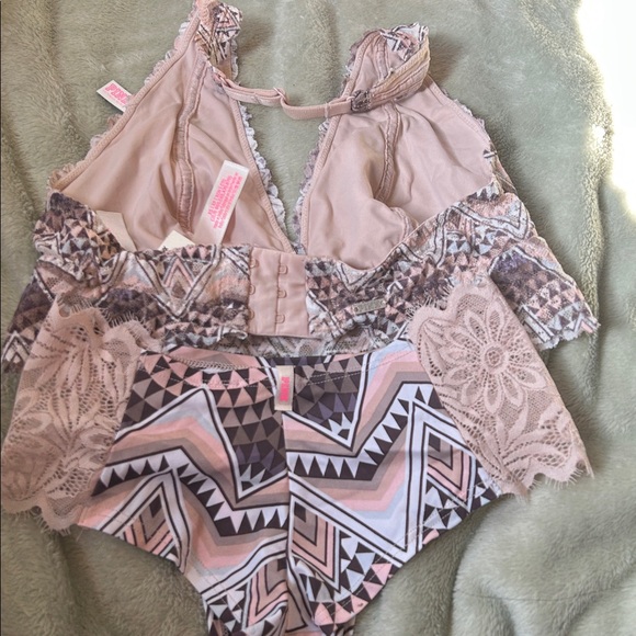 Victoria's Secret Patterned Bralette Set - Picture 2 of 3
